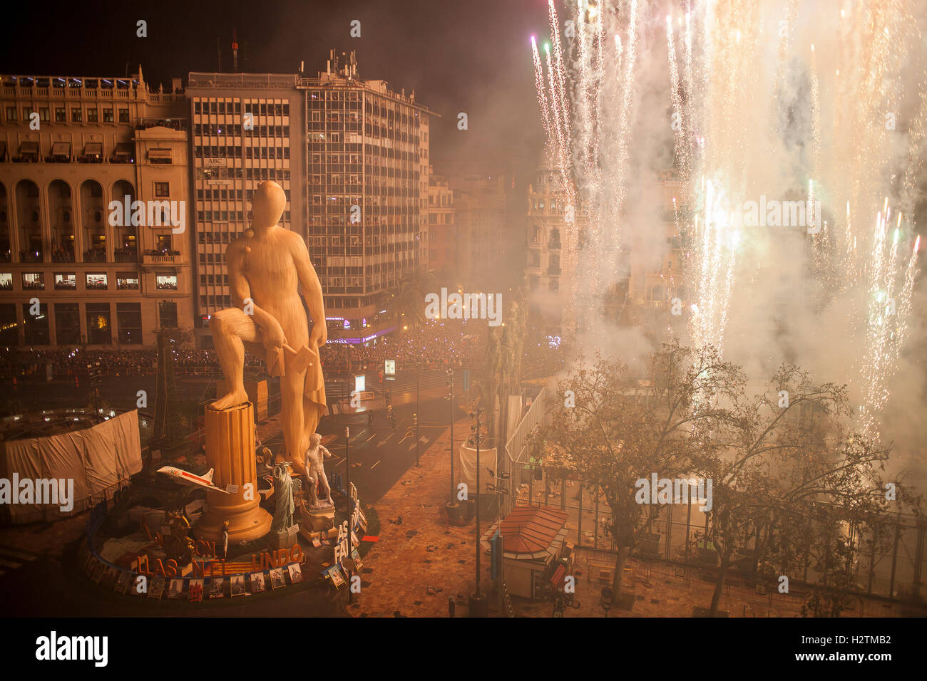 Crema, burning, Falla of Plaza del Ayuntamiento and fireworks,Fallas ...