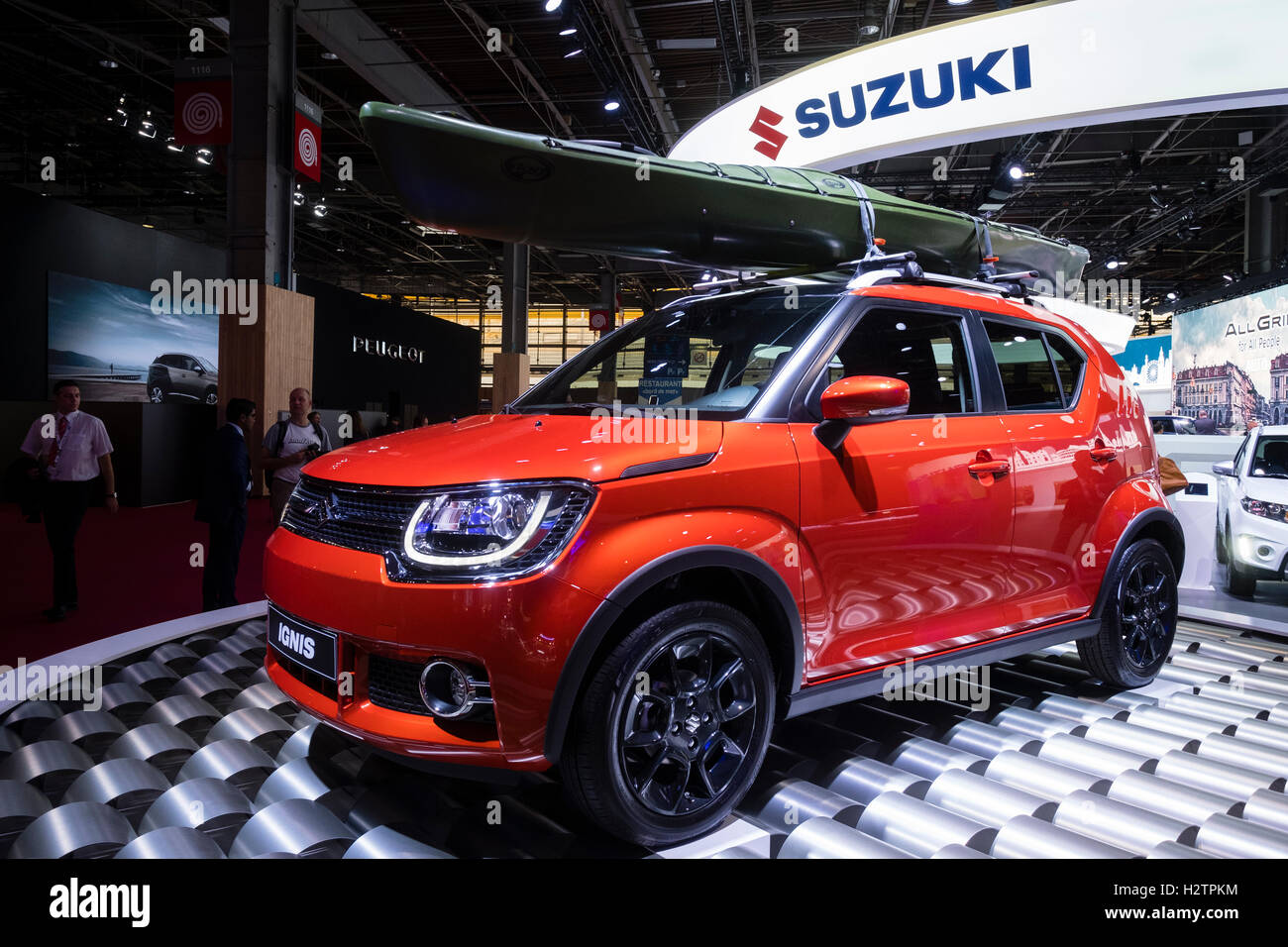 Auto, Suzuki Ignis, Miniapprox.s, Limousine, Modell 2000-blau,  Jahresansicht im Motorraum, Motor, Technik/Zubehör, acc Stockfotografie -  Alamy