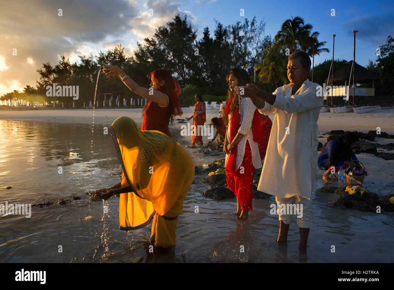 Ganga Snan (Asnan) Hindu, festival, Hindu families making puja on Belle Mare beach, Mauritius Island. Stock Photo