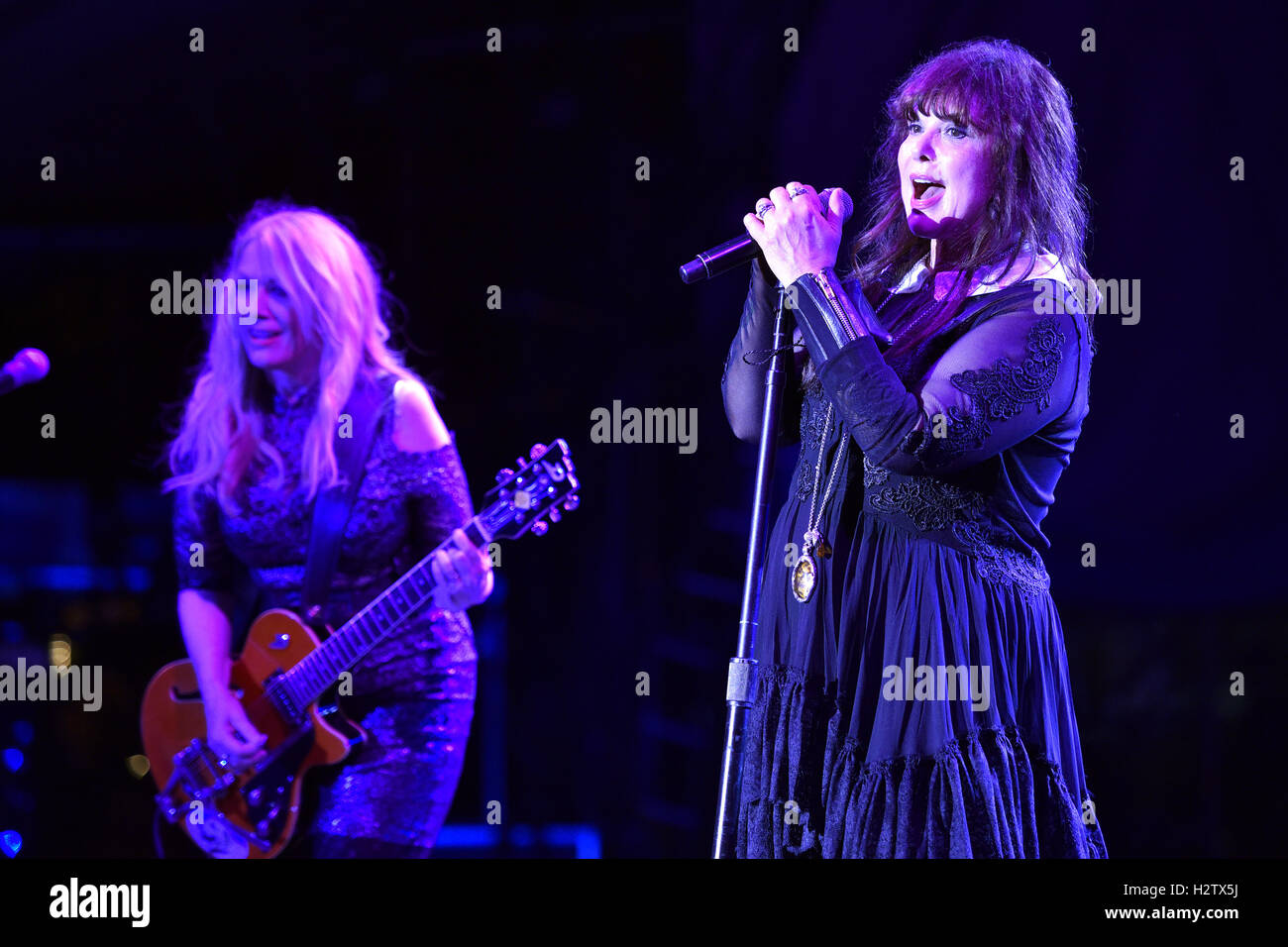 Heart performing live in concert at FirstMerit Bank Pavilion in Chicago  Featuring: Ann Wilson, Nancy Wilson Where: Chicago, Illinois, United States When: 19 Jul 2016 Stock Photo