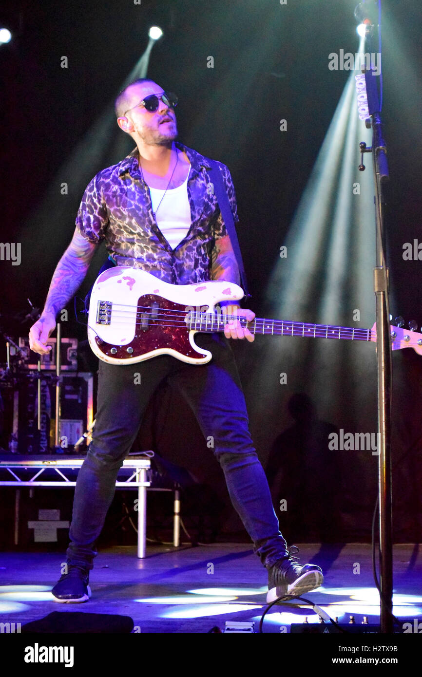 Busted performing live in concert after racing at Sandown Park ...