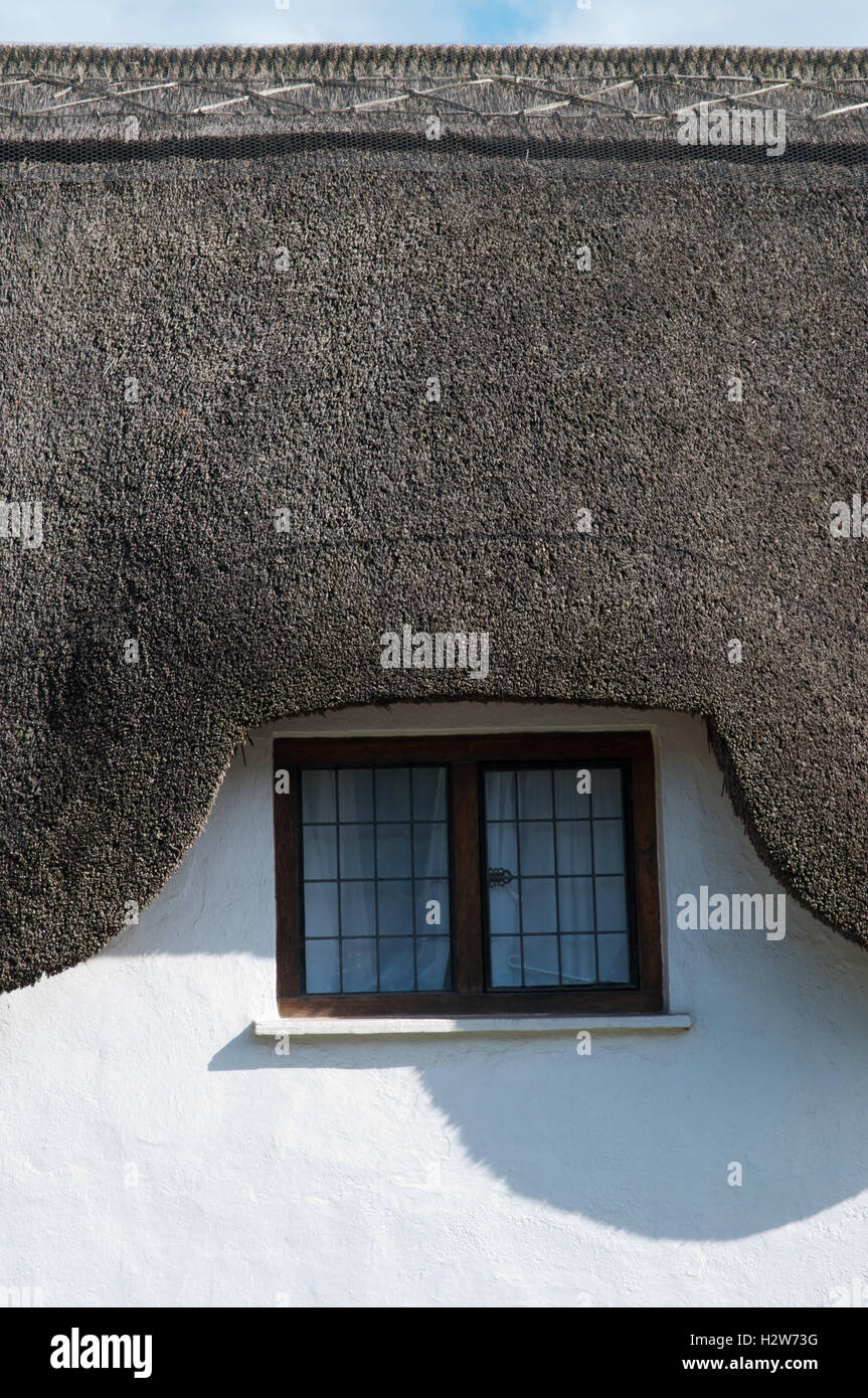 White washed cottage house hi-res stock photography and images - Alamy