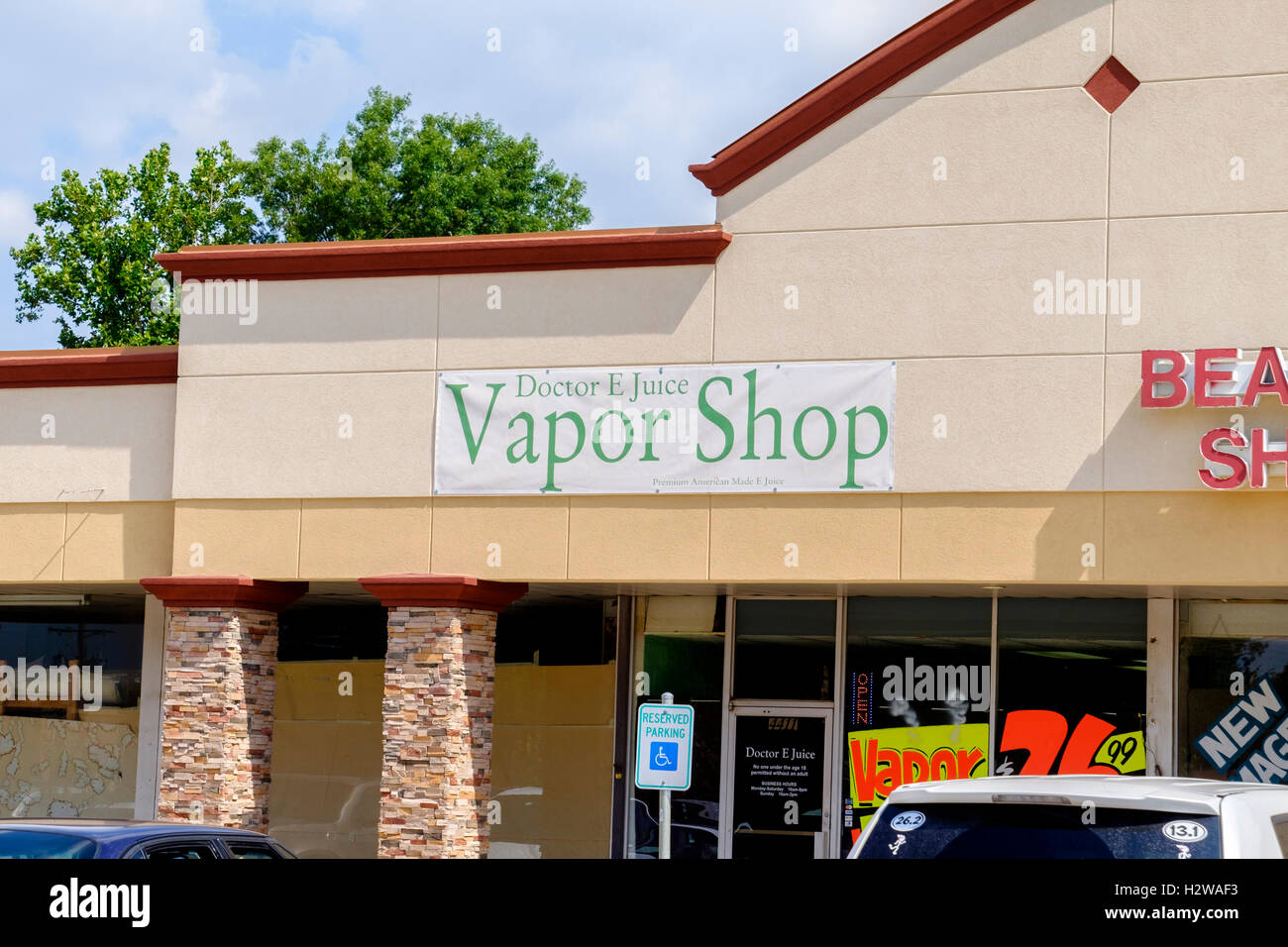 The storefront of a vapor shop in Oklahoma City, Oklahoma, USA. Stock Photo
