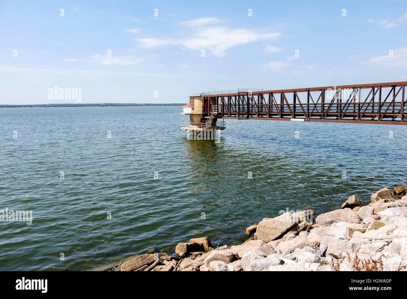 An intake tower in Hefner lake, a municpal water supply for Oklahoma City, Oklahoma, USA. Stock Photo