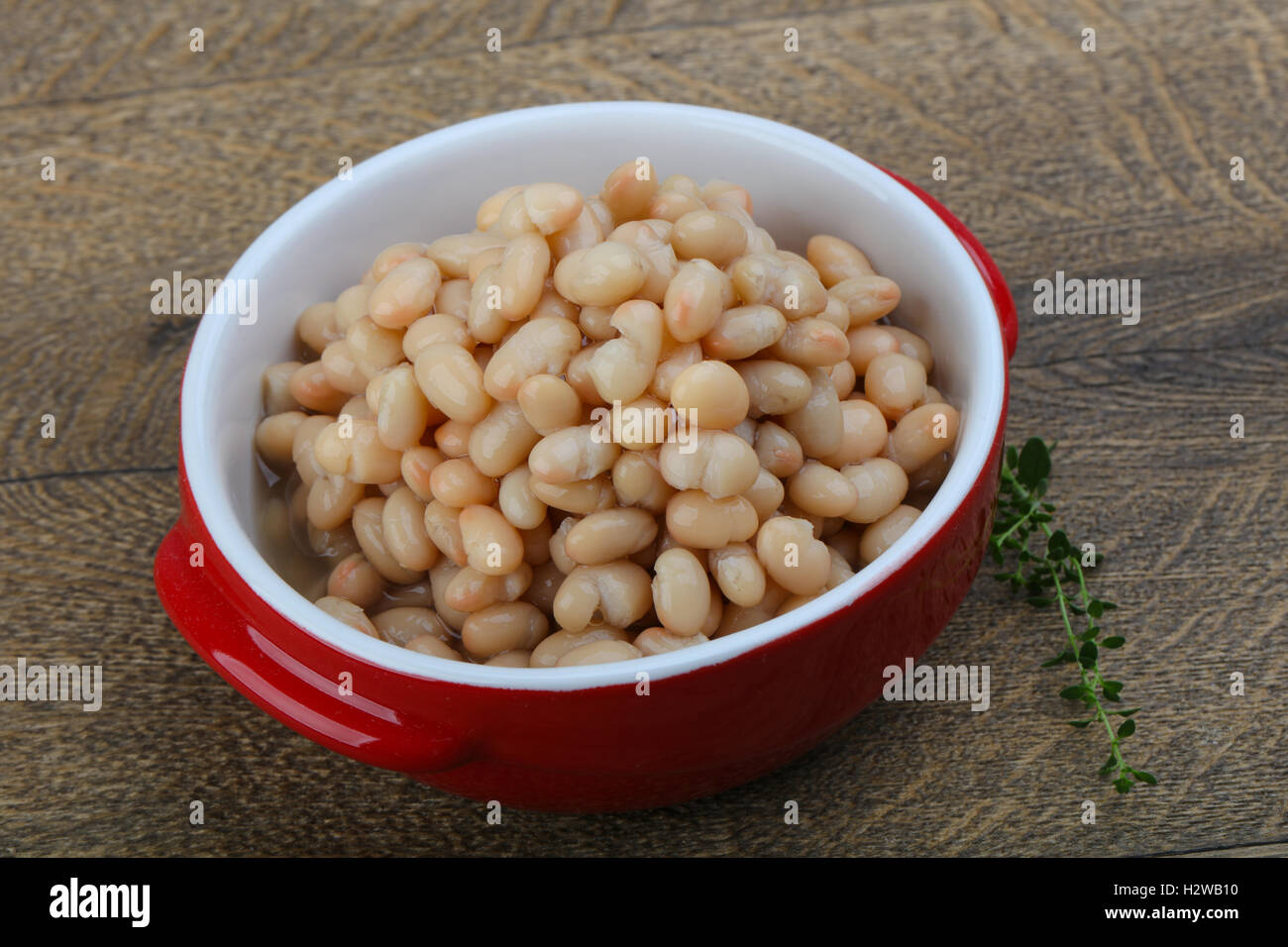 White canned kidney beans in the bowl Stock Photo Alamy