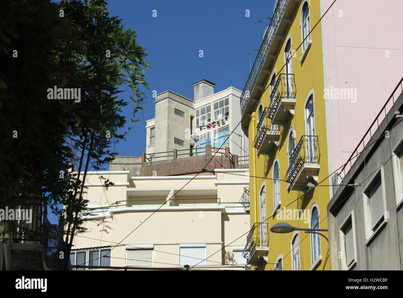Edificio de apartamentos portugal hires stock photography and images