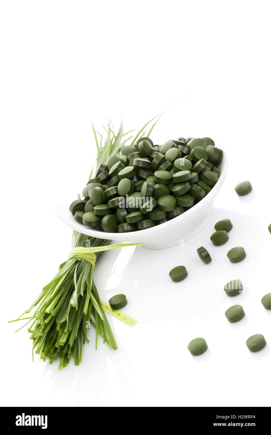 Wheatgrass and spirulina Stock Photo Alamy