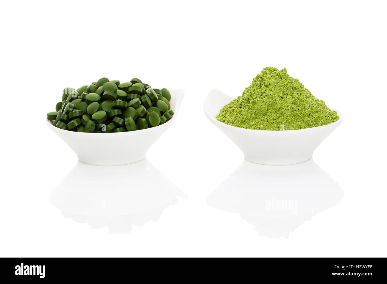 Wheat grass and spirulina Stock Photo Alamy