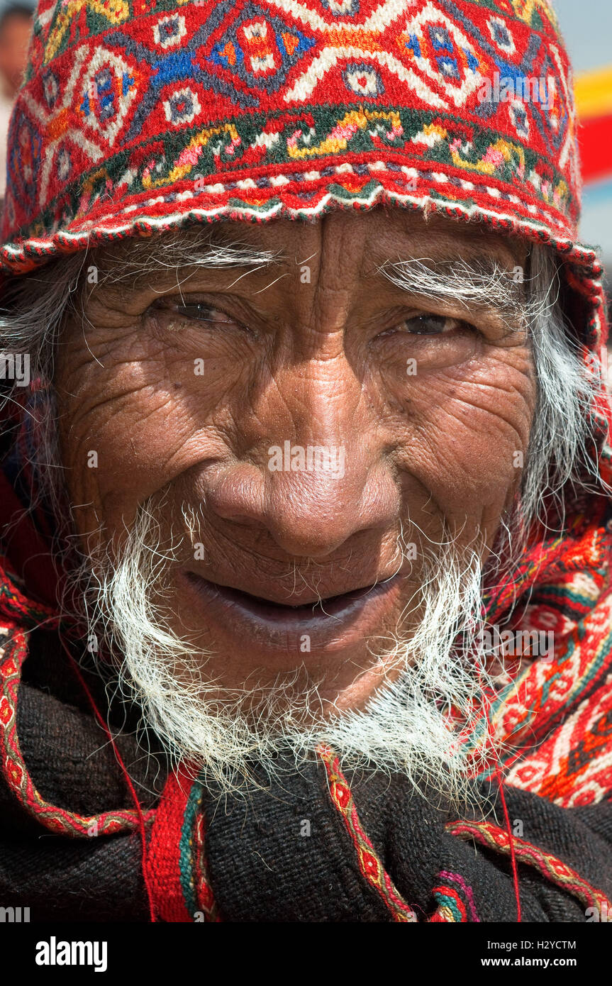 An artisan dressed traditionally in the streets of Chinchero in the Sacred Valley near Cuzco. Chinchero is a small Andean Indian Stock Photo