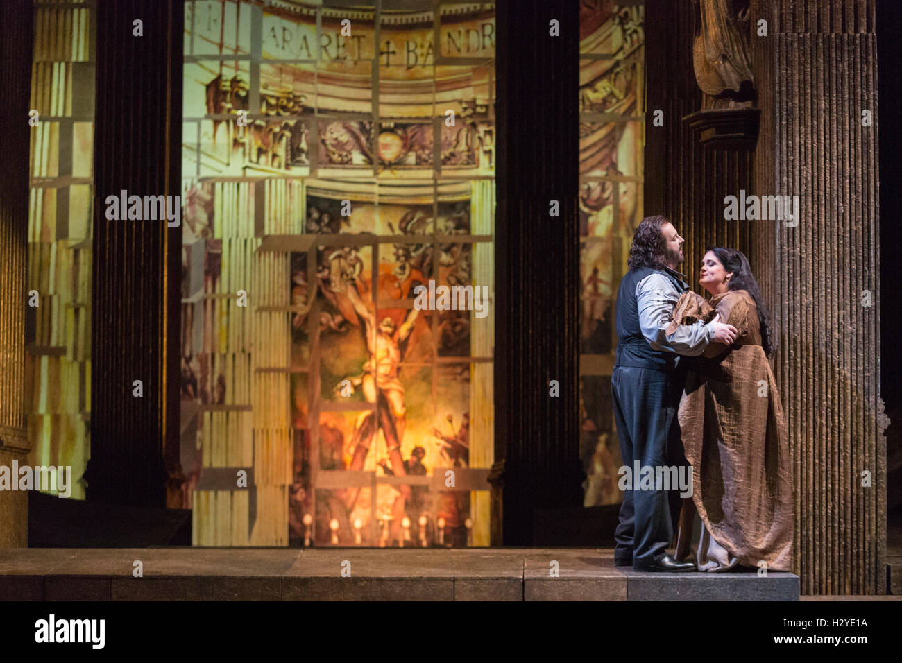 London, UK. 1 October 2016. Keri Alkema as Tosca and Gwyn Hughes Jones as Cavaradossi. Dress rehearsal of the Giacomo Pucccini opera Tosca with Keri Alkema as Floria Tosca, Gwyn Hughes Jones as Mario Cavaradossi and Craig Colclough as Baron Scarpia. Donna Stirrup is the revival director of Catherine Malfitano's original ENO production of Tosca, set design by Frank Philipp Schlössman. 13 performances at the London Coliseum from 3 October to 3 December 2016. Stock Photo