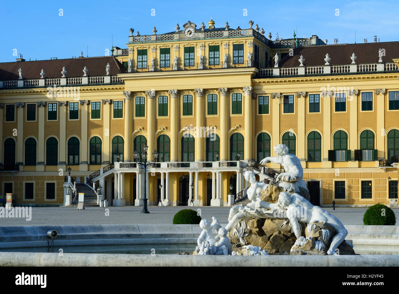 Wien, Vienna: palace chateau Schloss Schönbrunn, 13., Wien, Austria Stock Photo