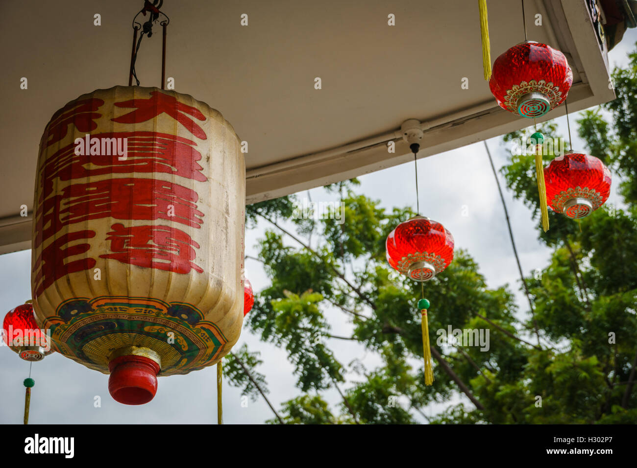 Chinese paper art worship hi-res stock photography and images - Alamy