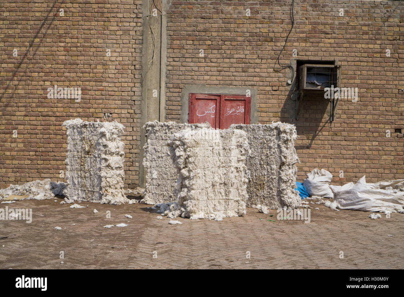 Raw cotton , cotton mill Multan Pakistan Stock Photo
