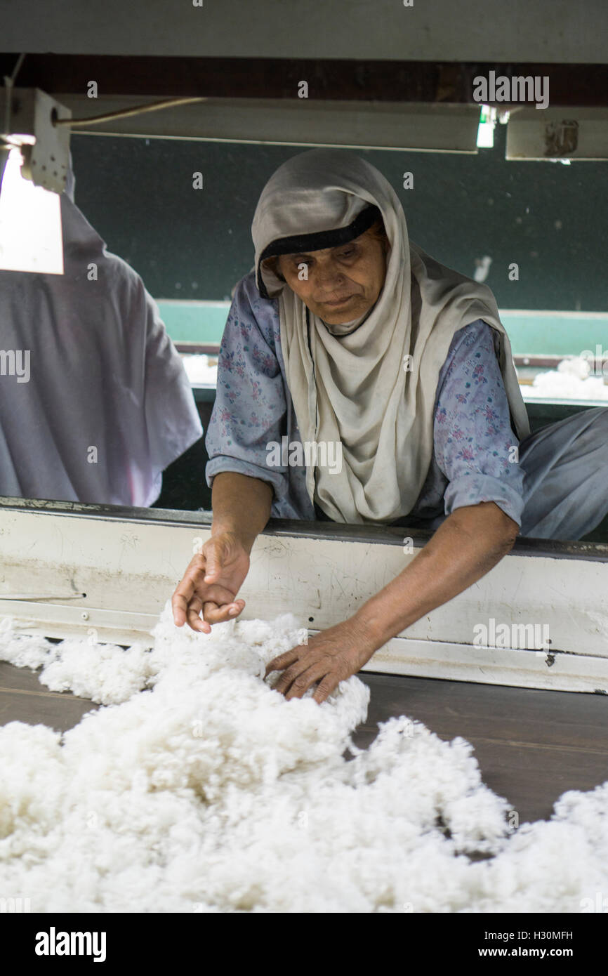 Old woman working inside cotton mill Multan Pakistan Stock Photo