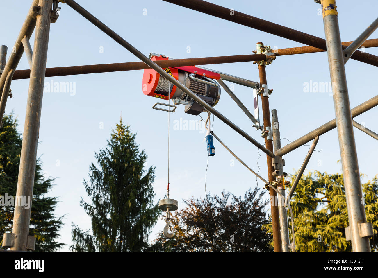 Rope hoist construction hires stock photography and images Alamy