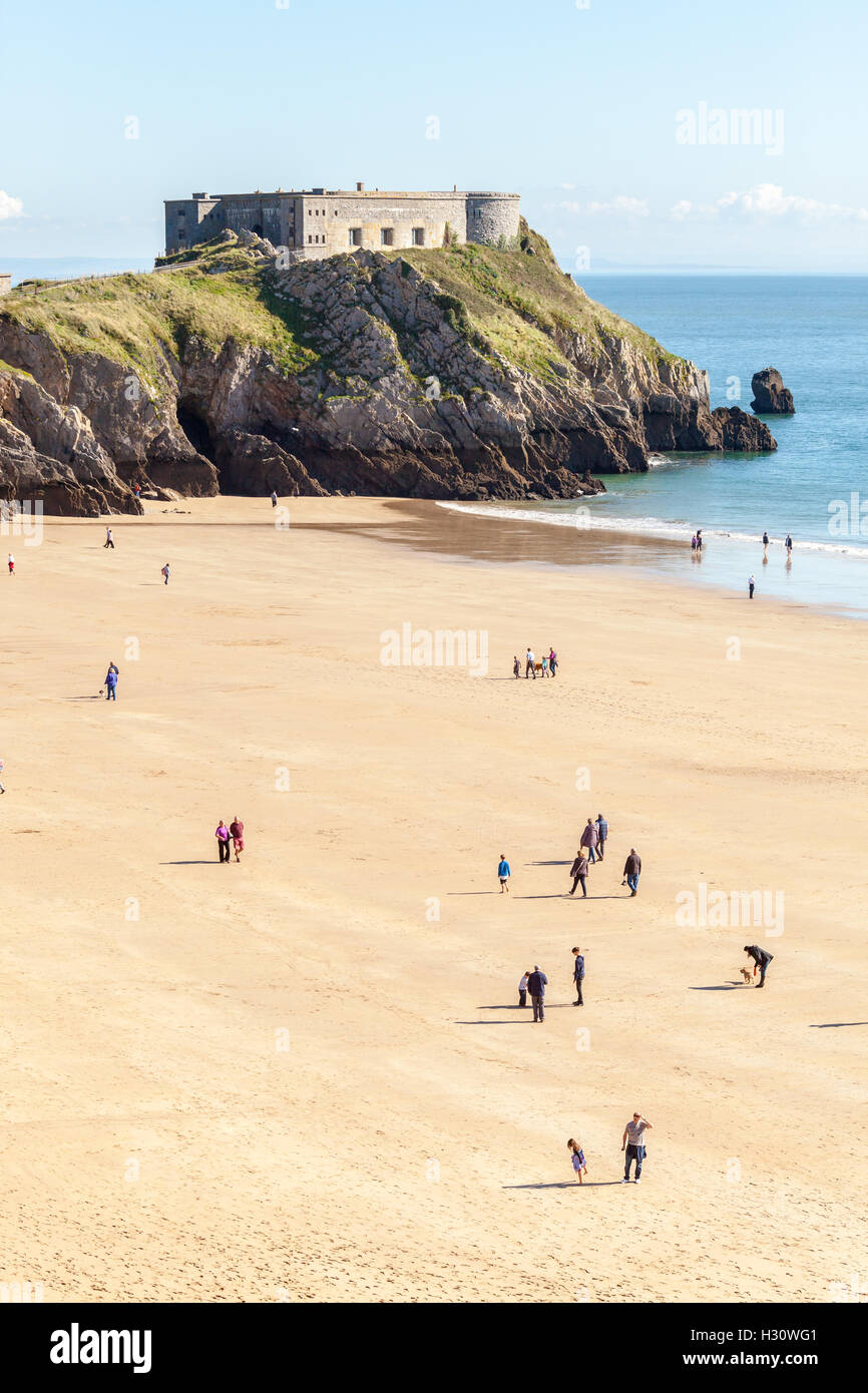 Tenby, UK. 02nd Oct, 2016. Amazing weather for the start of October 2016 revelling the best of the summer, brings holidaymakers out onto South Beach in droves. Some braving the sea, building sandcastles and sunbathing. Sunday October 2nd 2016, Tenby, Pembrokeshire, Wales, UK Credit:  Derek Phillips/Alamy Live News Stock Photo