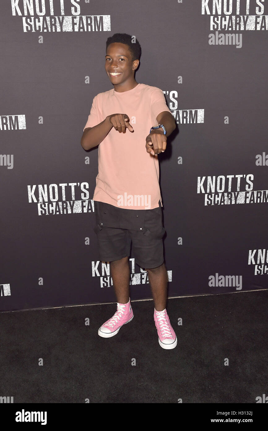 Buena Park, USA. 30th Sep, 2016. Dante Brown at 'Knott's Scary Farm' Black Carpet Event at the Knott's Berry Farm. Buena Park, 30.09.2016 | Verwendung weltweit/picture alliance © dpa/Alamy Live News Stock Photo