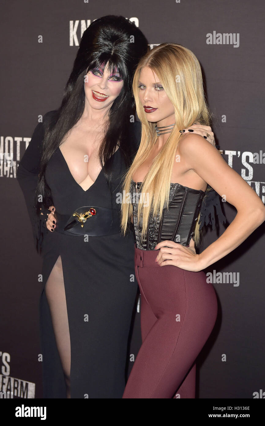 Cassandra Peterson / Elvira and AnnaLynne McCord at 'Knott's Scary Farm' Black Carpet Event at the Knott's Berry Farm. Buena Park, 30.09.2016 | Verwendung weltweit/picture alliance Stock Photo