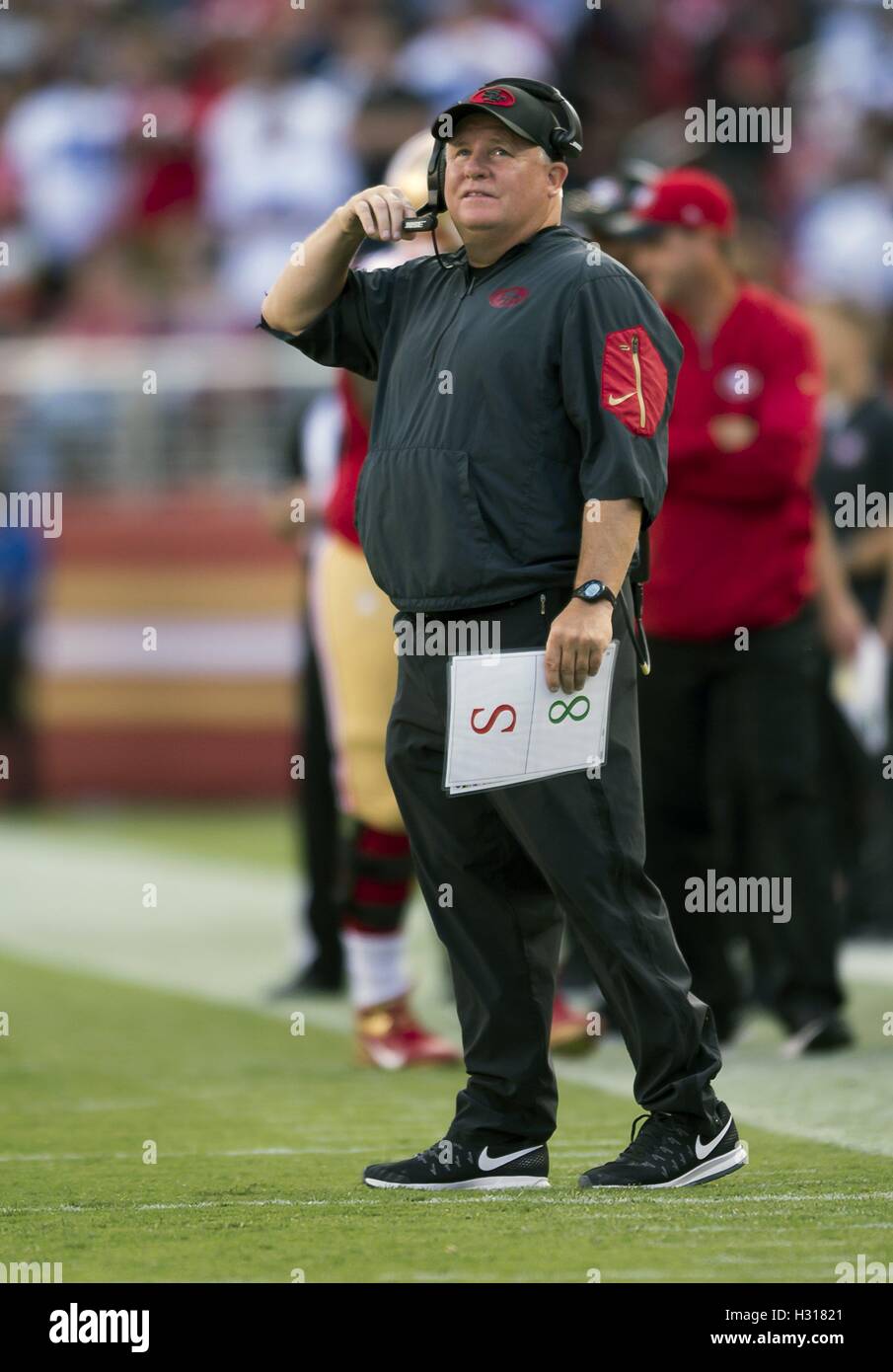 Santa Clara, California, USA. 2nd Oct, 2016. San Francisco 49ers head coach Chip Kelly looks at scoreboard after the last drive against the Dallas Cowboys in the fourth quarter during a game at Levi's Stadium on Sunday October 2, 2016 in Santa Clara, Calif. © Paul Kitagaki Jr/Sacramento Bee/ZUMA Wire/Alamy Live News Stock Photo