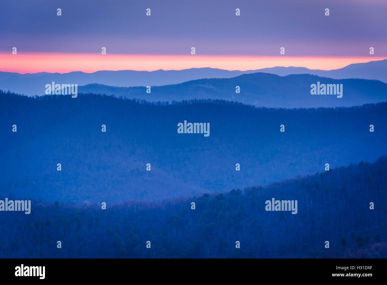 Blue ridge mountains sunrise hi-res stock photography and images - Alamy