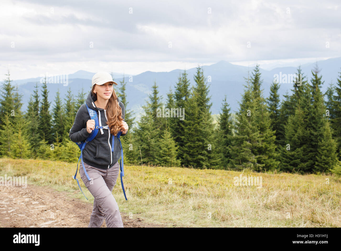 Pretty girl hiking hi-res stock photography and images - Alamy