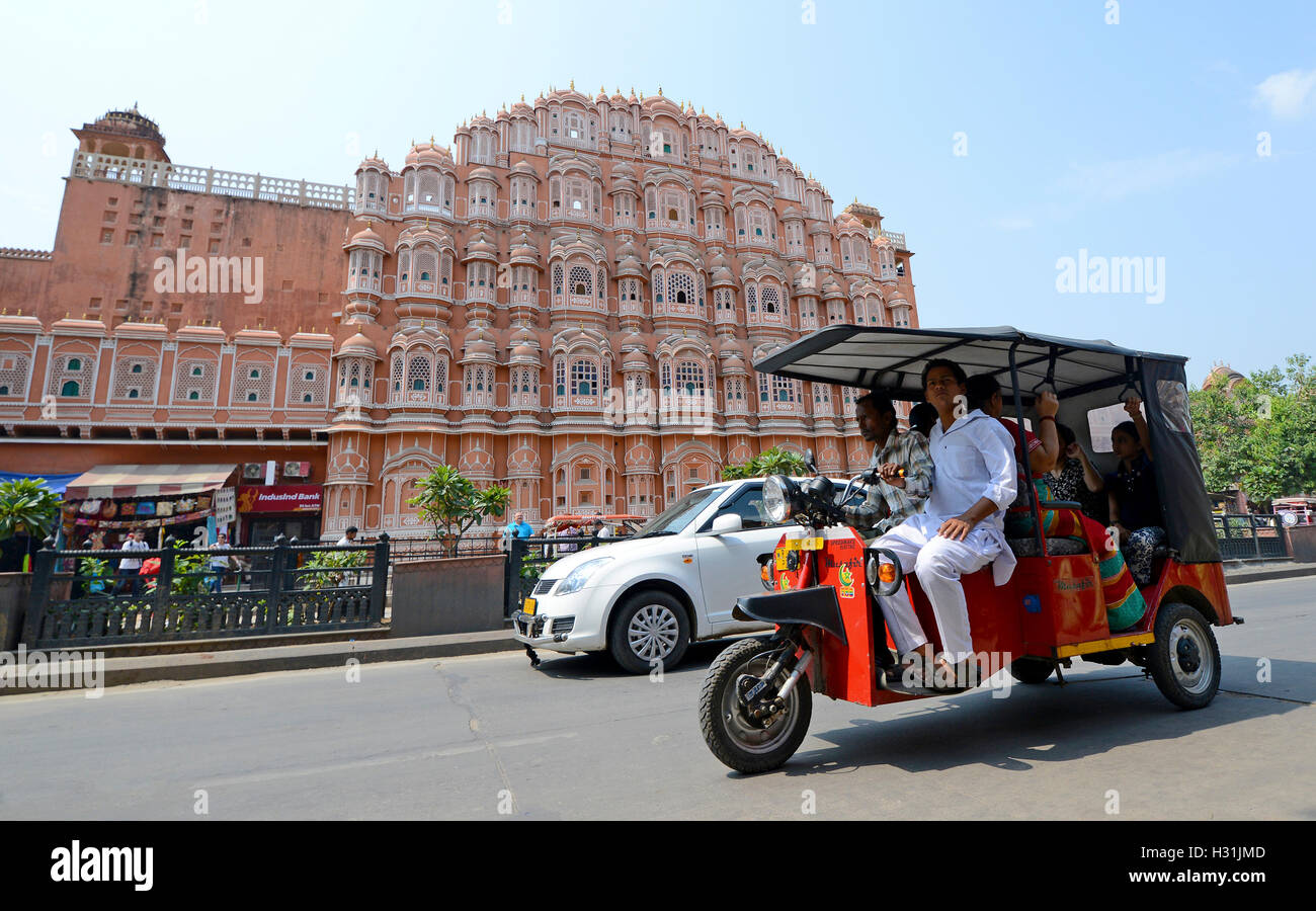 Cycle Rickshaw in front of Hawa Mahal,Jaipur,India Stock Photo