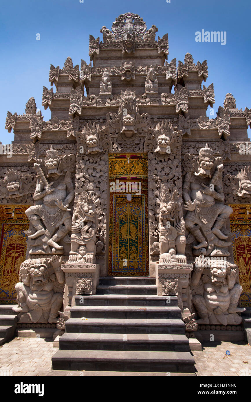 Indonesia, Bali, Kubutambahan, Pura Meduwe Karang temple, decorative carving at entrance Stock Photo