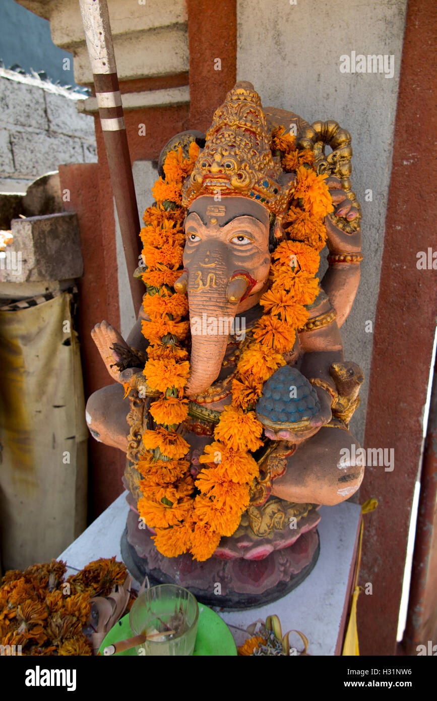 Hindu shrine home hi-res stock photography and images - Alamy