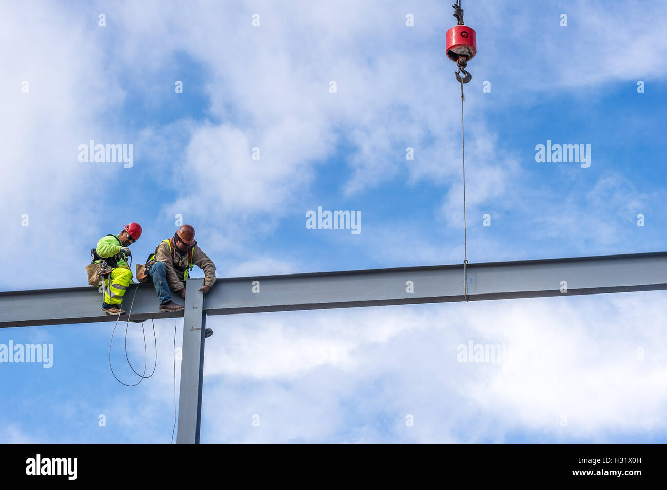 Iron workers sitting on a beam at a construction site Stock Photo Alamy