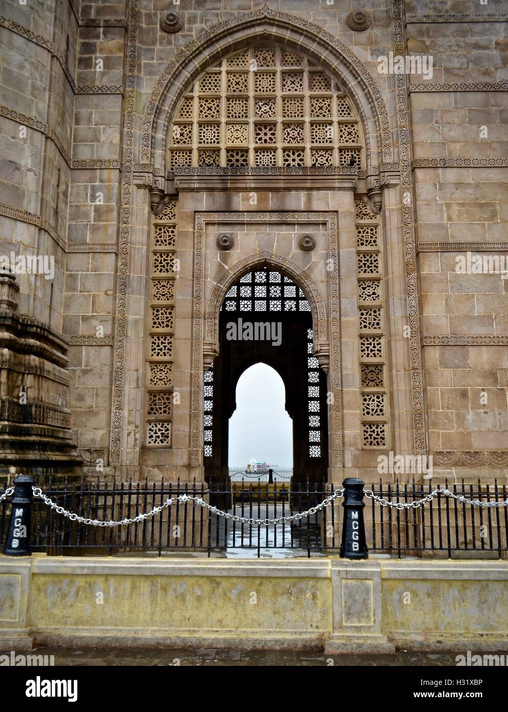 Looking through the side of the Gateway of India in Mumbai Stock Photo