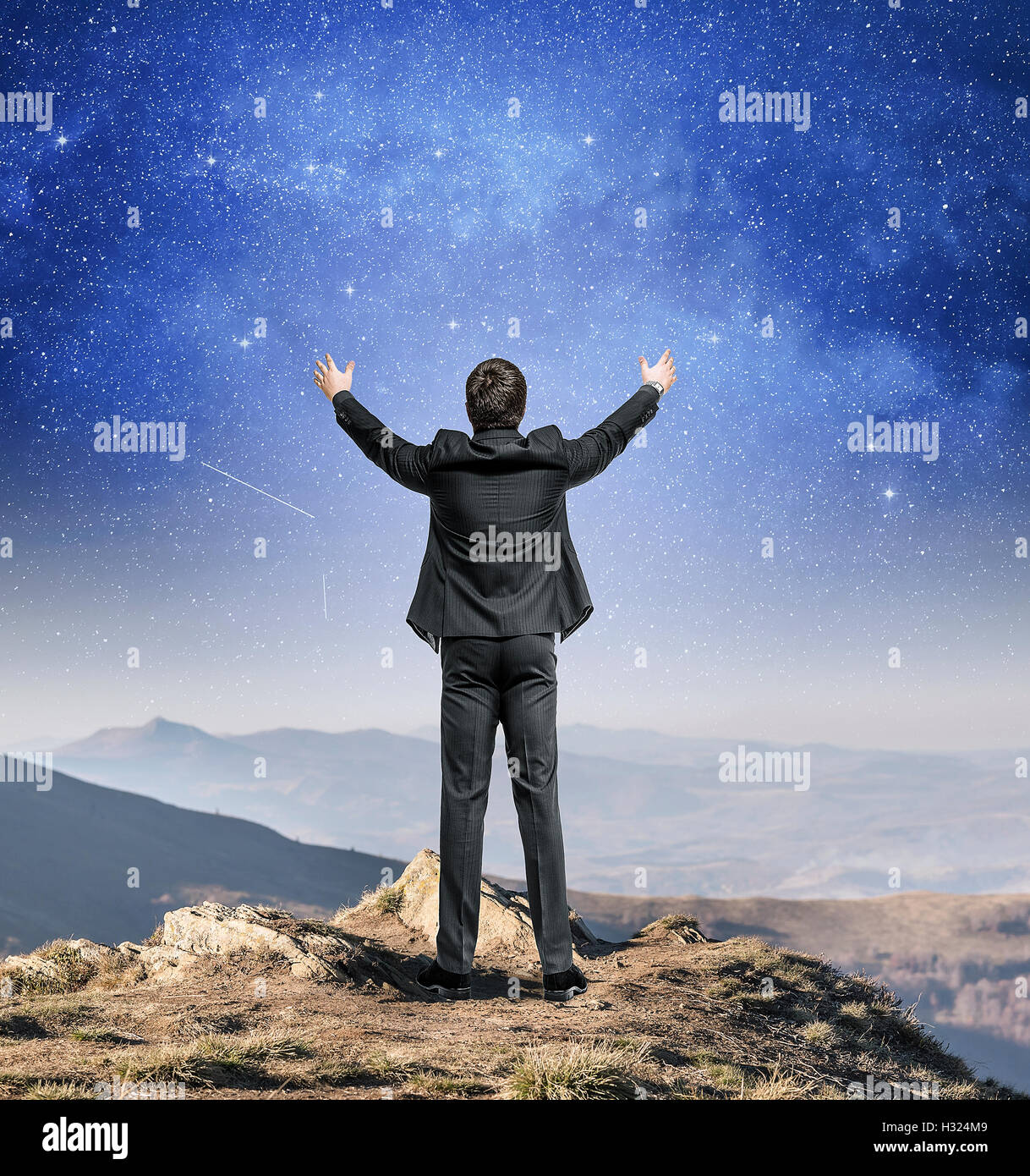 Businessman standing mountain top hi-res stock photography and images ...