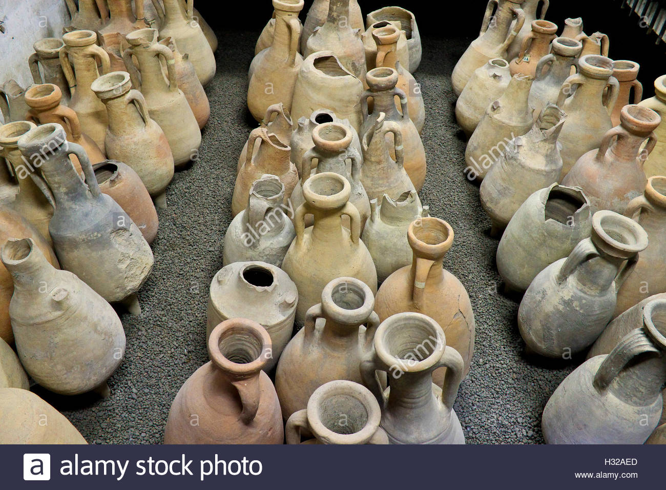 Roman Ancient Drink Wine Stock Photos & Roman Ancient Drink Wine Stock