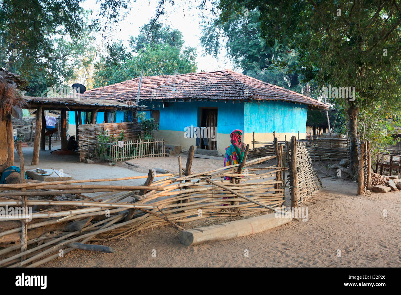 Mud House, KOYA TRIBE, Mendilekha village, Taluka Dhanora, Dist Gadchirolii, Maharashtra, India Stock Photo