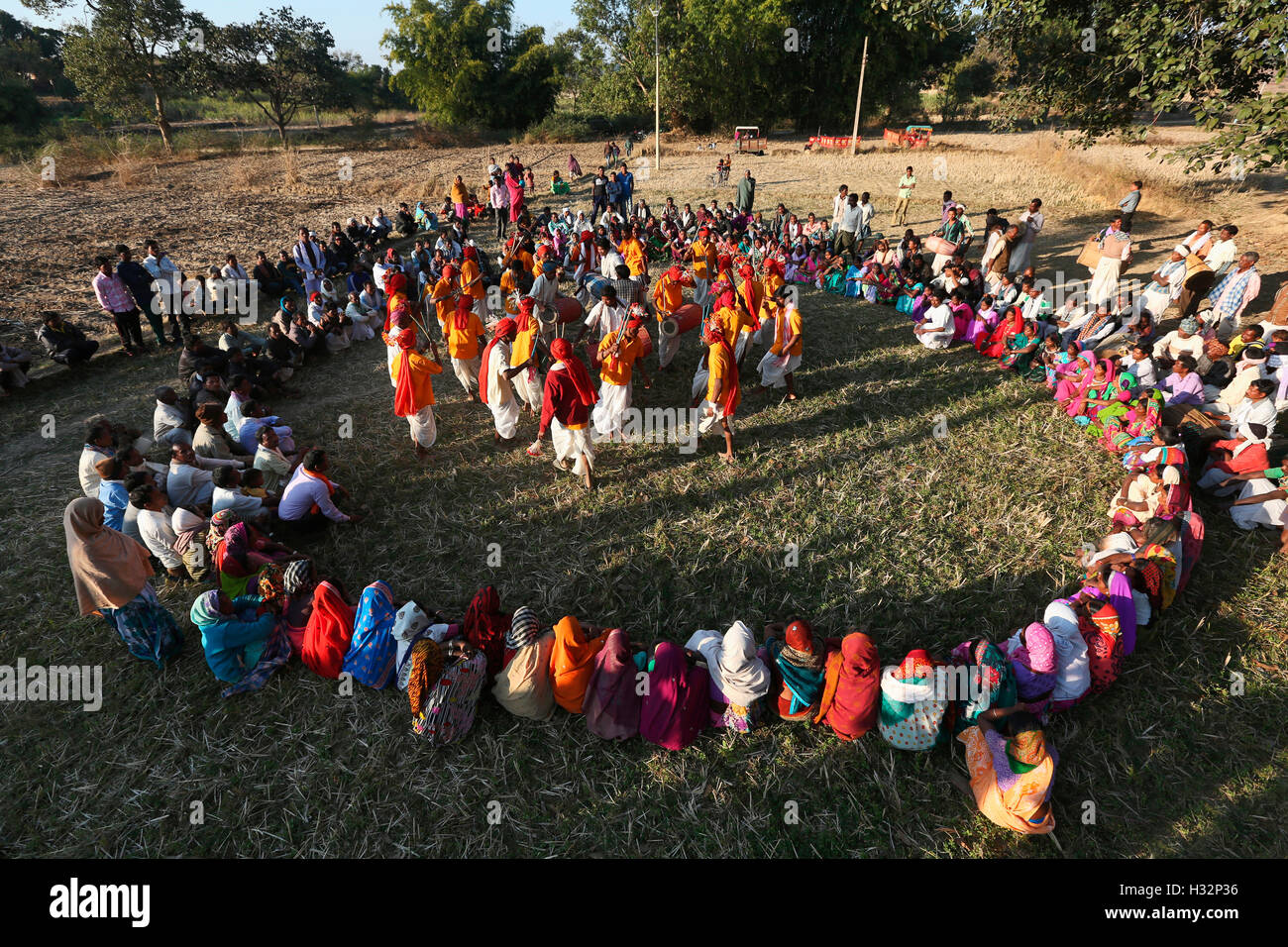 Tribal people performing Dada Dance, NAGESIA TRIBE, Dadgaon Village, Tahasil Lundra, District Sarguja, Chattisgarh, India Stock Photo