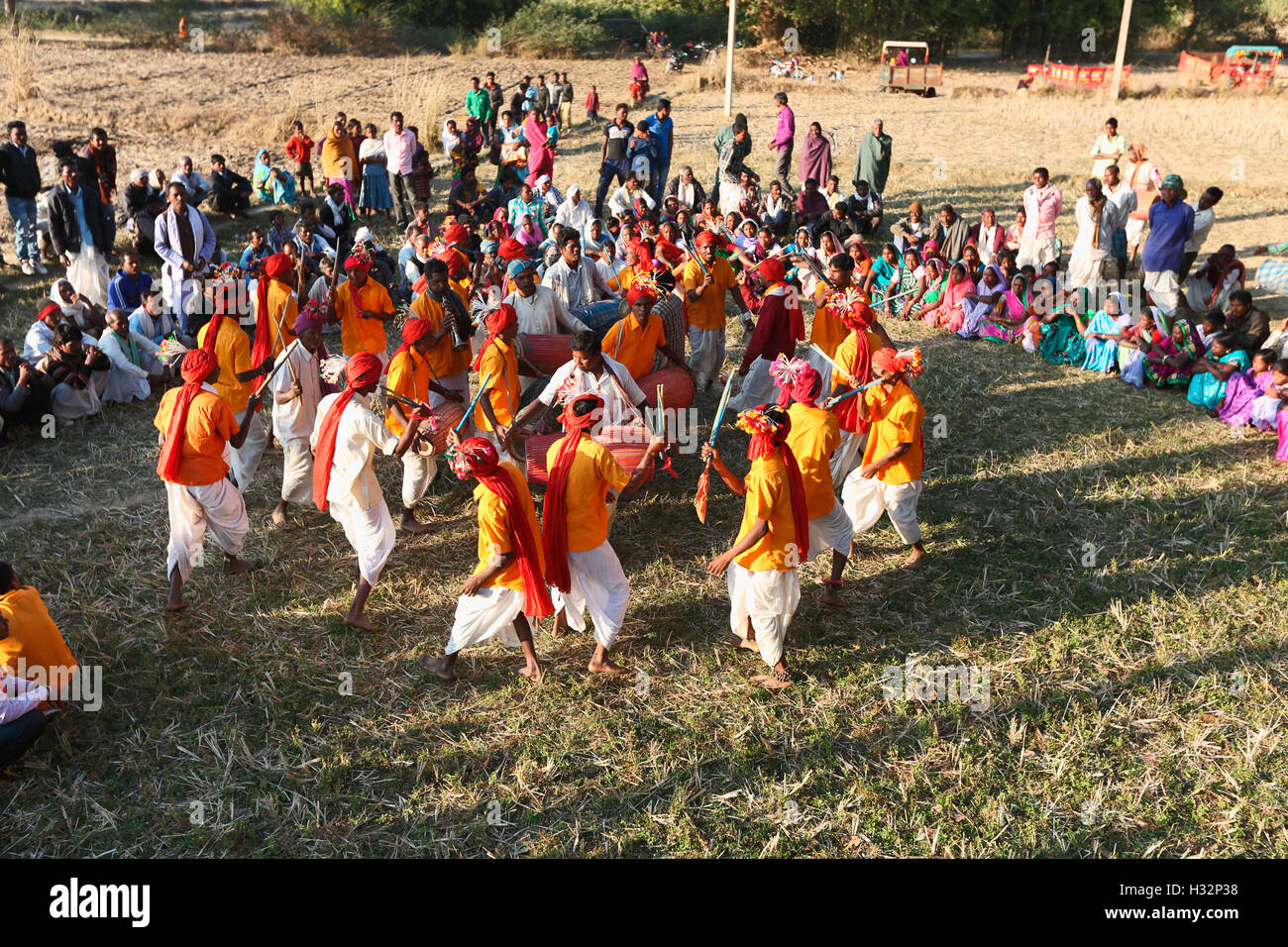 Tribal people performing Dada Dance, NAGESIA TRIBE, Dadgaon Village, Tahasil Lundra, District Sarguja, Chattisgarh, India Stock Photo