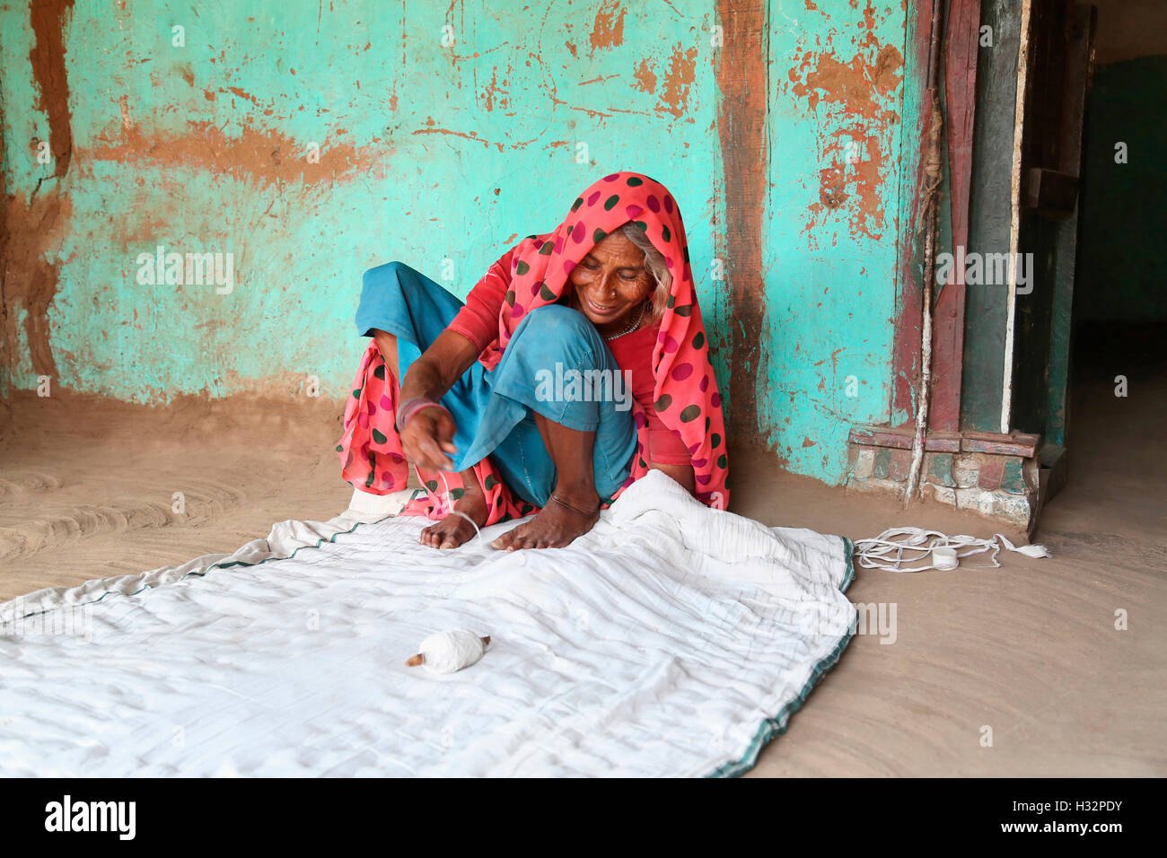 Woman in traditional stitching cloth, PATELIA TRIBE, Jamana Muvada Village, Lunawada Taluka, District Mahisagar, Gujrat, India Stock Photo