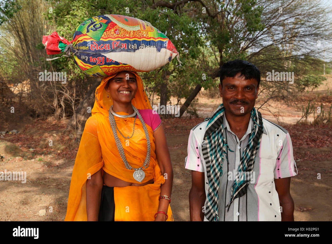 Couple in traditional outfits, RATHAWA TRIBE, Rangpur Village, Tehsil, Chhota Udaipur, District Vadodara, Gujrat, India Stock Photo