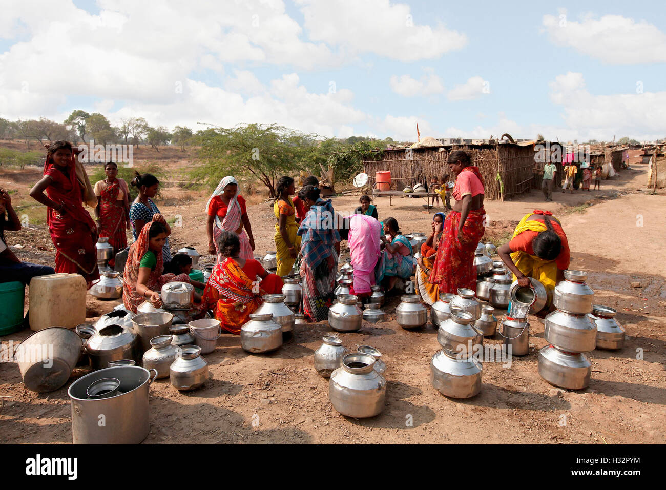 Women collecting water from ponds, Maharashtra, India Stock Photo