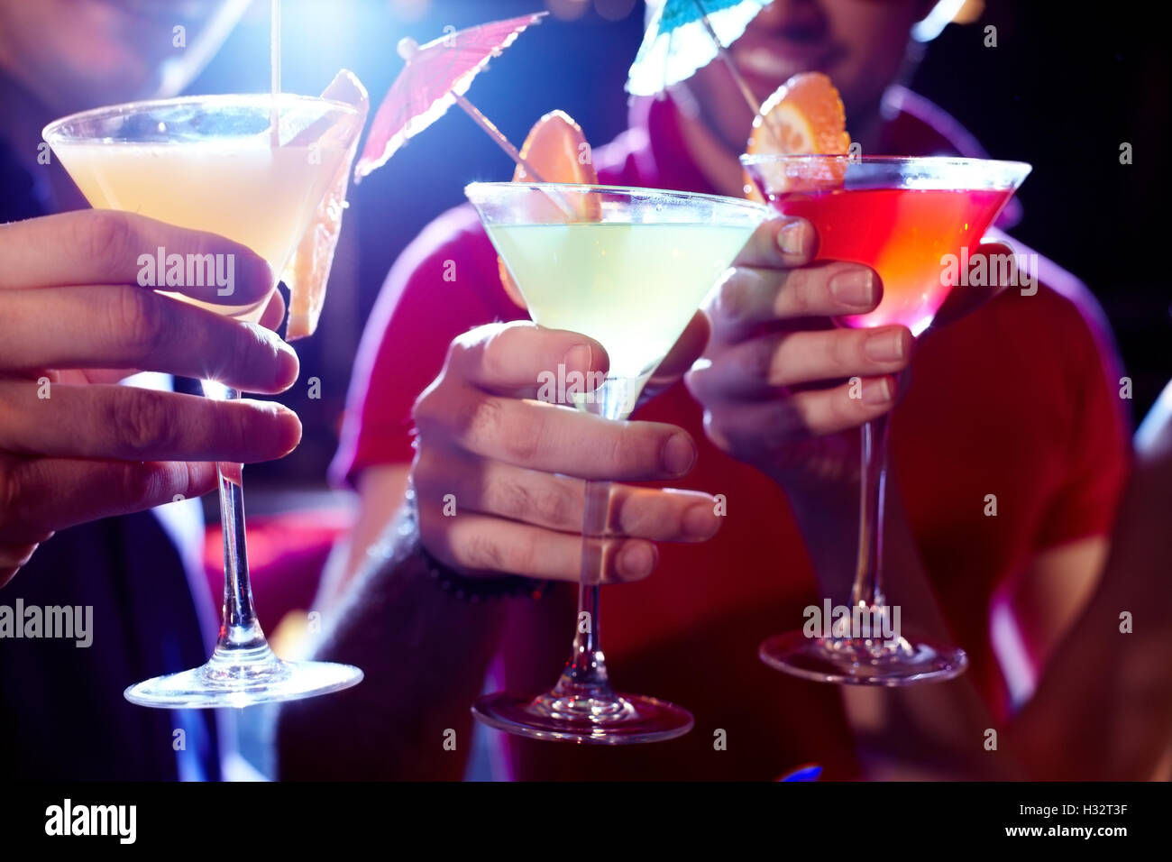 Closeup hand holding martini hi-res stock photography and images - Alamy