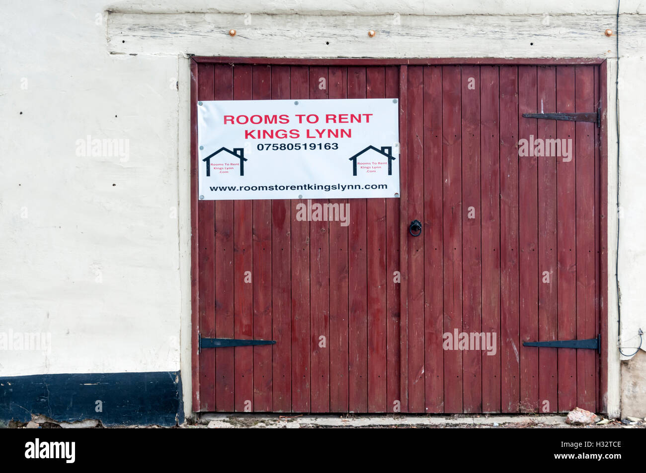 A sign reading Rooms to Rent in King's Lynn. Stock Photo