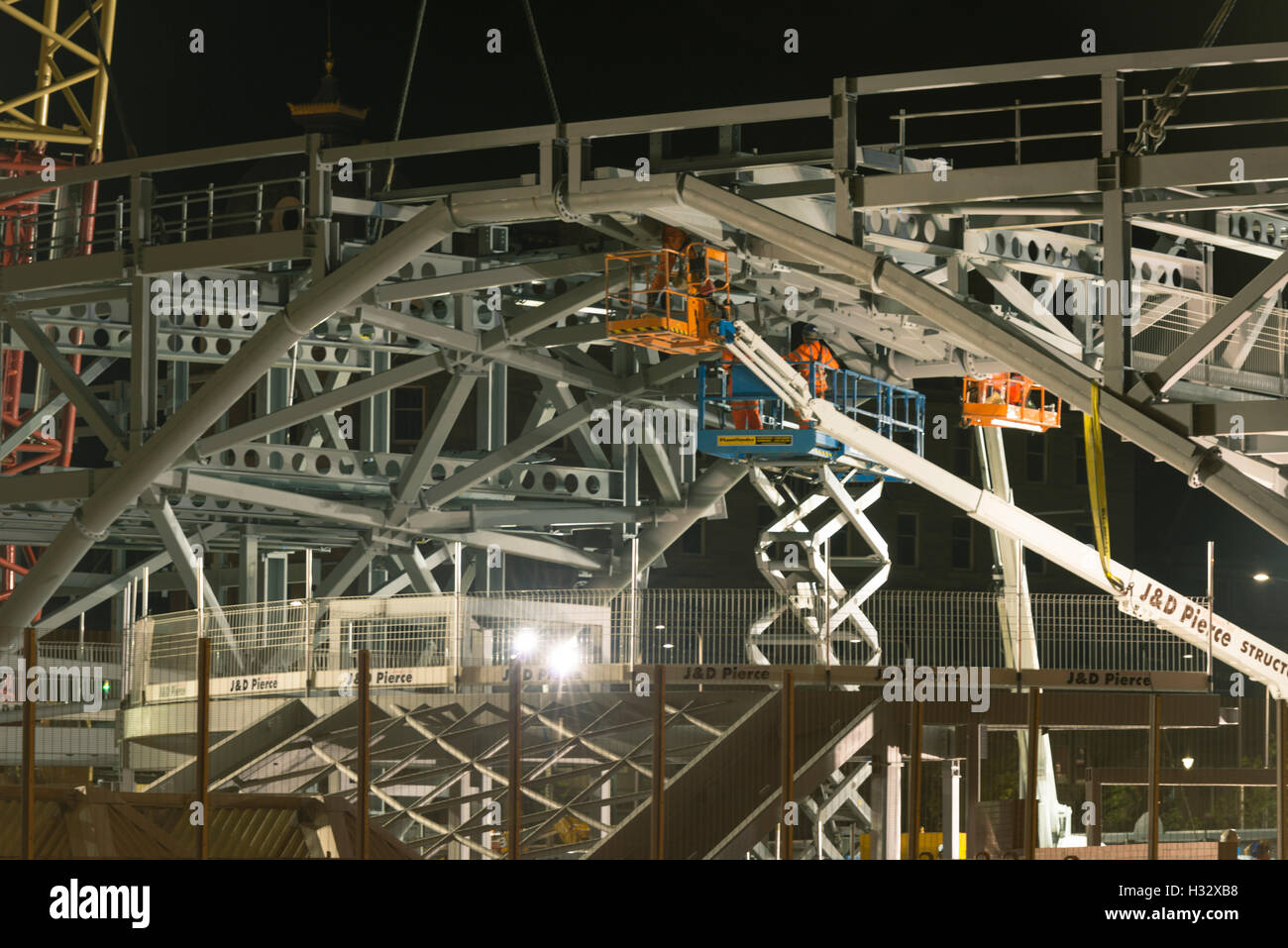 Steelwork arch installation,a significant engineering operation,Dundee ...