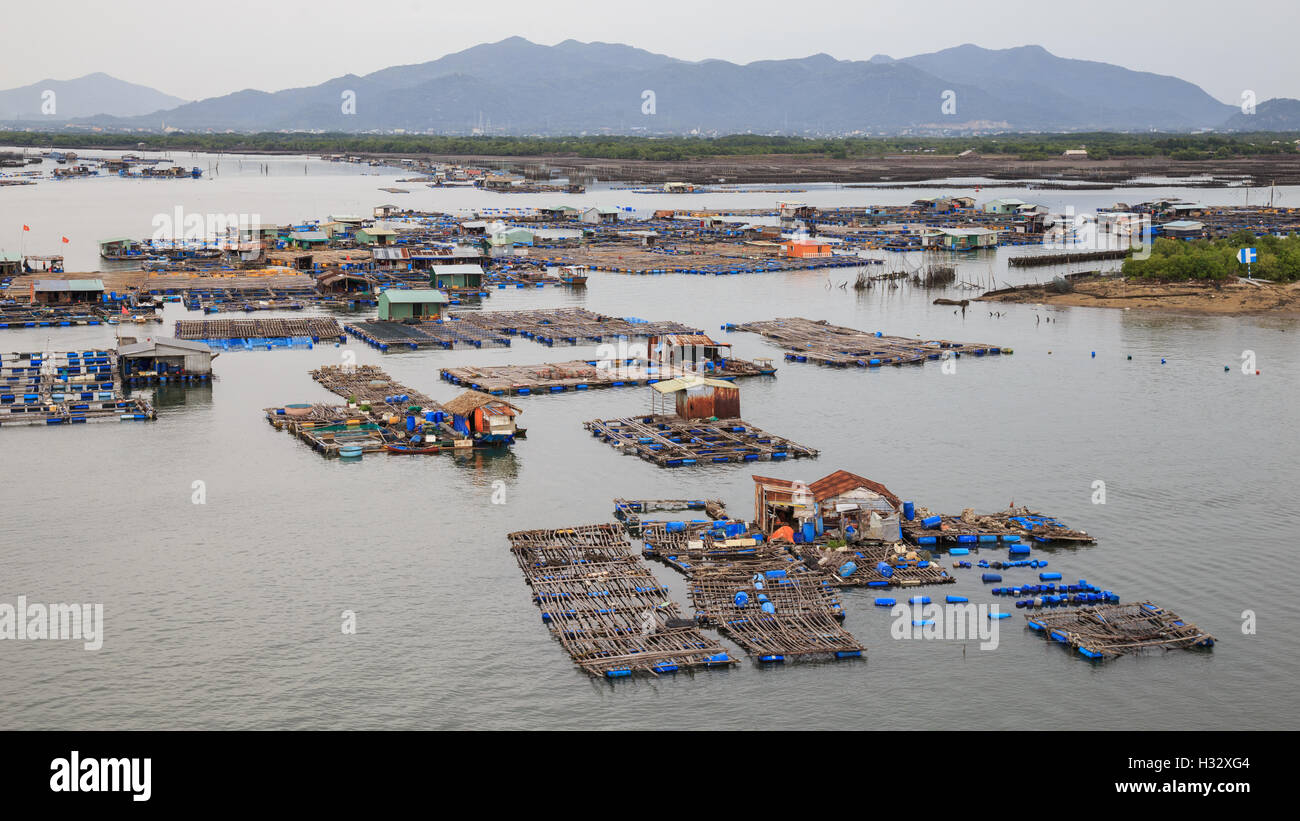 Long Son floating village in Vietnam Stock Photo - Alamy