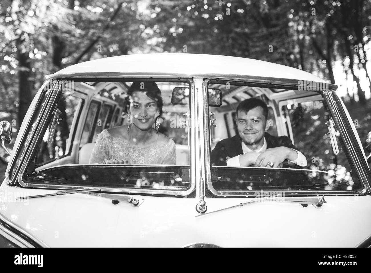 bride and groom sitting in the car Stock Photo - Alamy