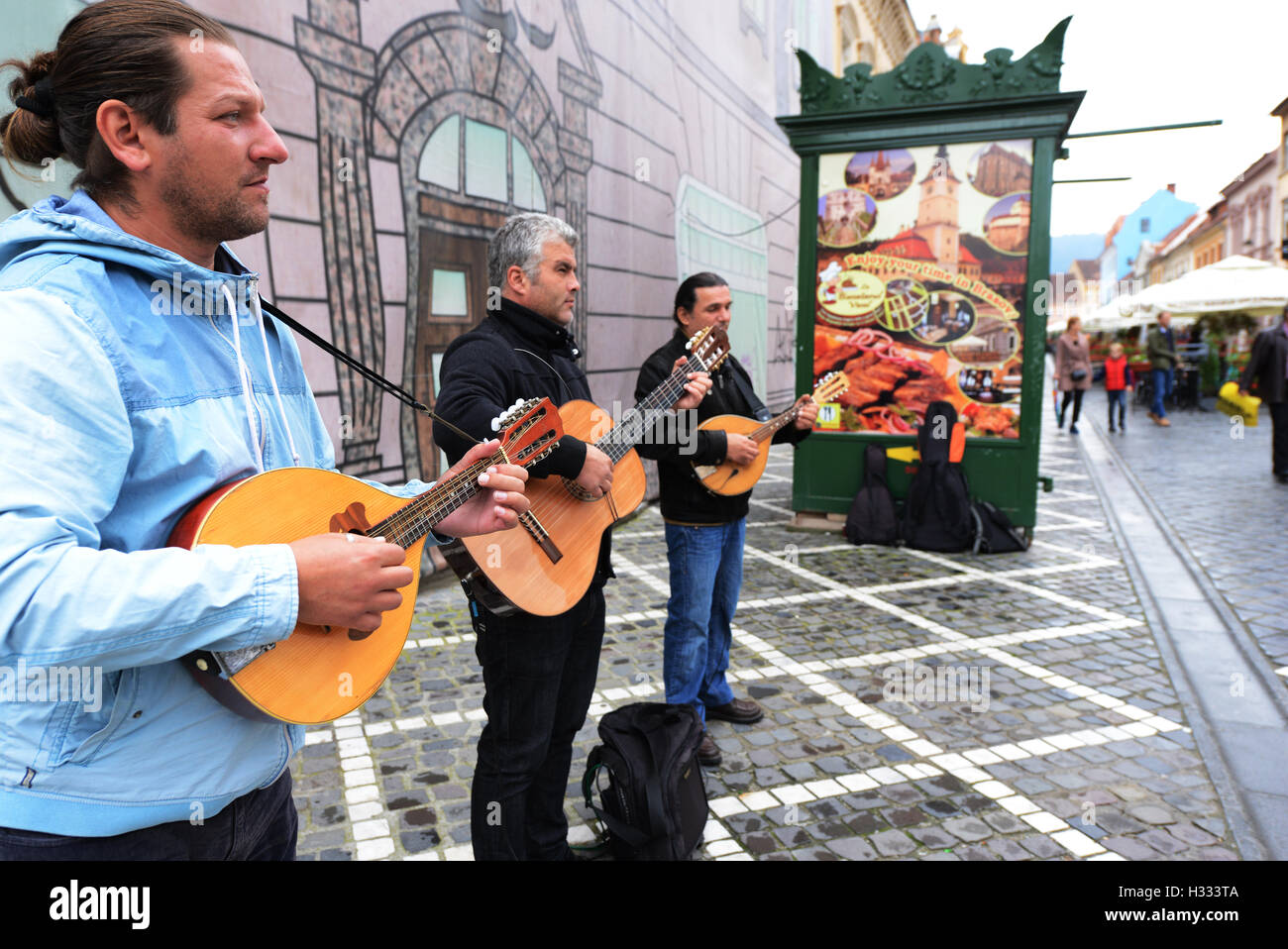 Traditional Romanian musicians playing on strada Republicii pedestrain ...