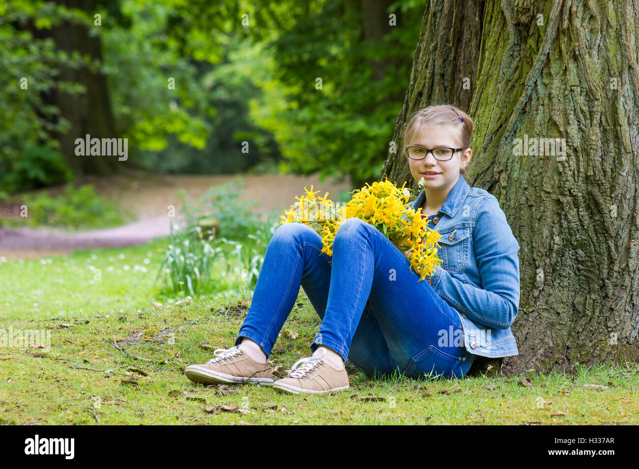 Smiling girl giving big hi-res stock photography and images - Alamy