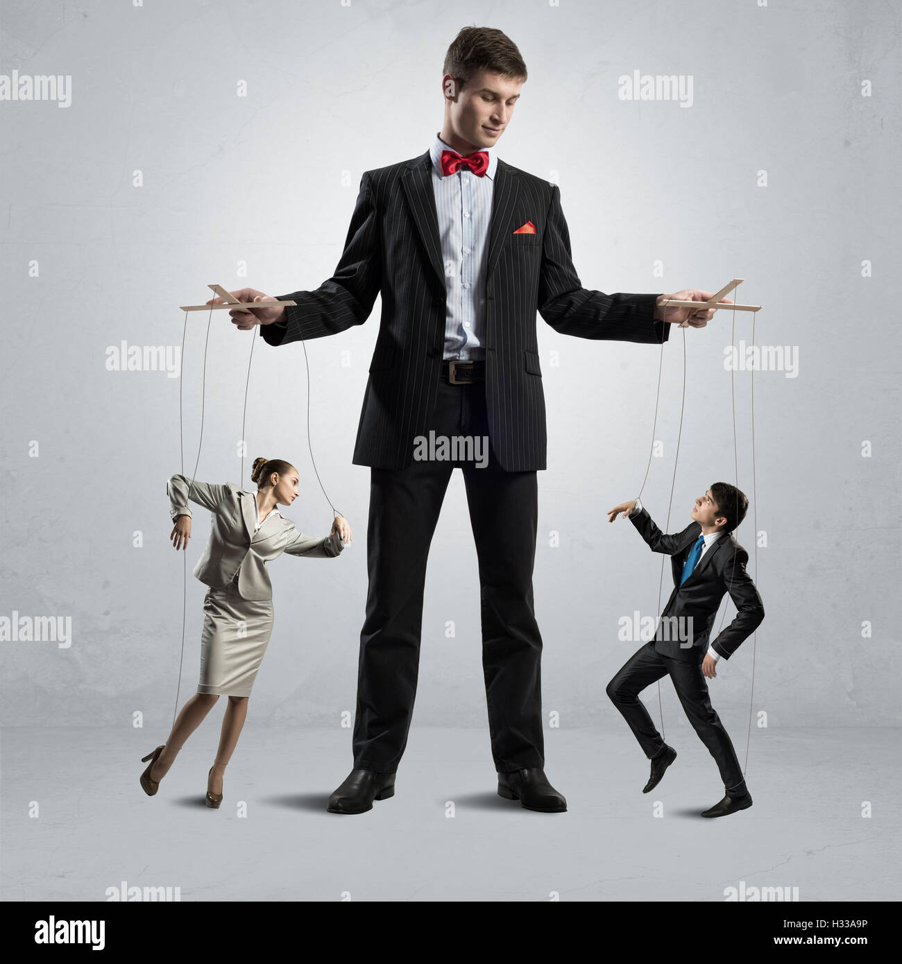 Манипуляции с фотографиями. Кукловод. Мотивация и манипулирование. Отражение манипуляции. Манипуляция.