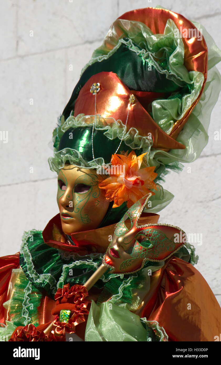 Portrait red venetian mask hi-res stock photography and images - Alamy