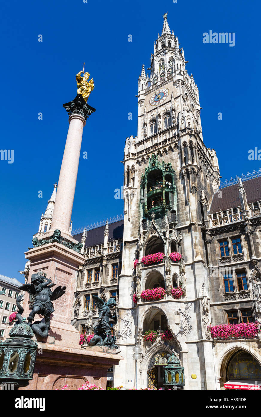 The Neues Rathaus (New Town Hall) and Mariensaule column,, Marienplatz, Munich, Bavaria, Germany Stock Photo