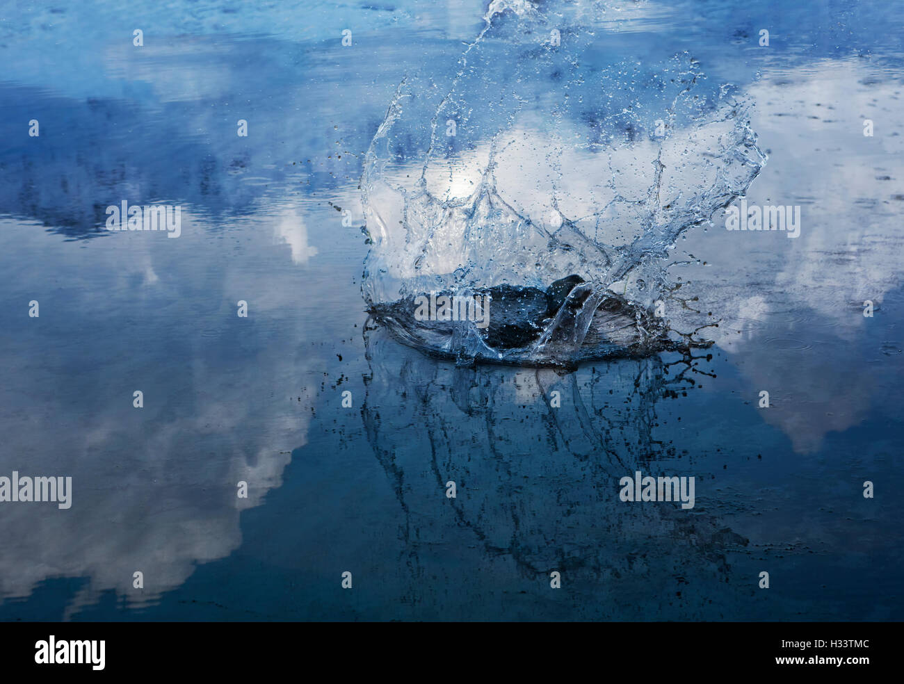 Rock splash in lake hi-res stock photography and images - Alamy