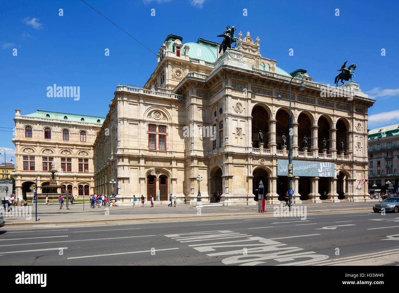 Wiener Staatsoper am Opernring in Wien, Oesterreich Stock Photo Alamy